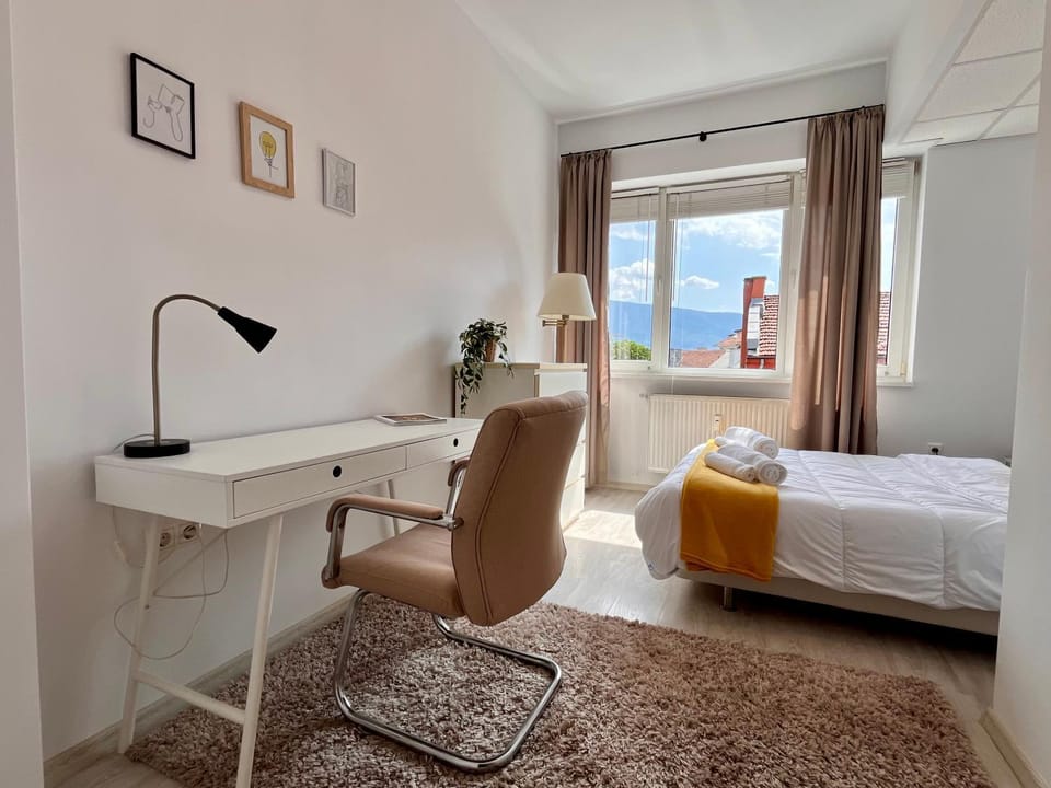 View (from property/room), Bedroom, Mountain view