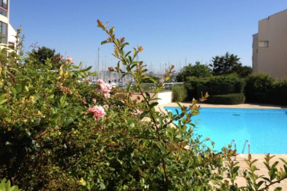 Bel appartement avec piscine et proche plage Apartment in La Rochelle