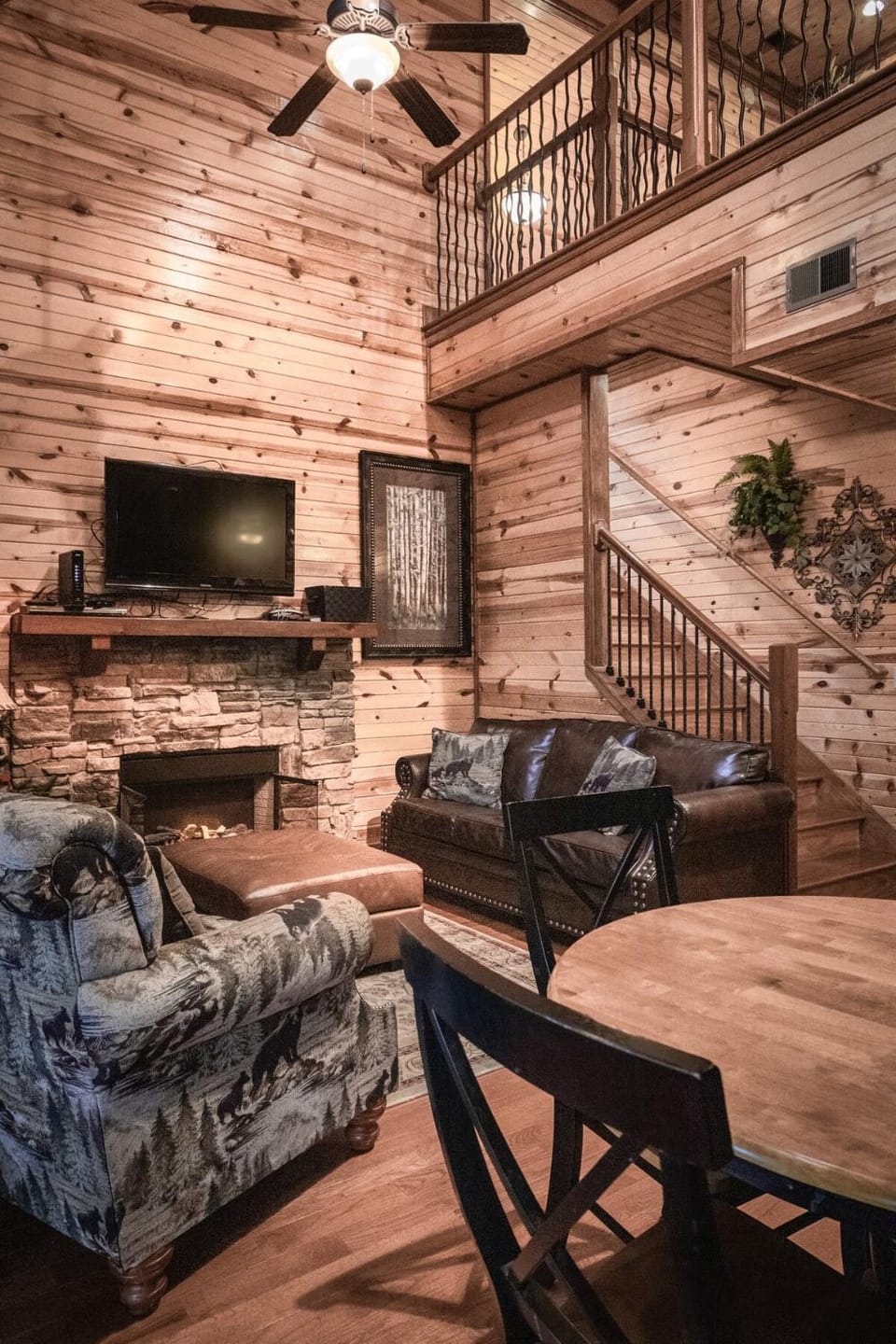 Summer Getaway w Grill Hot Tub & Resort Pool House in Pigeon Forge