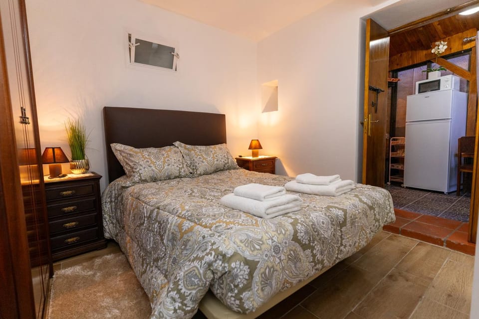 Bed, Bedroom, towels, wardrobe