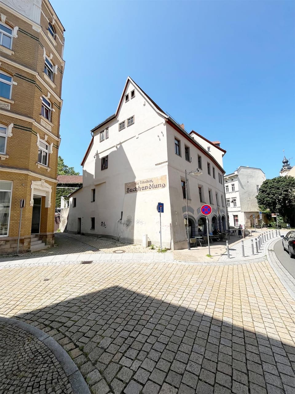 Property building, Restaurant/places to eat