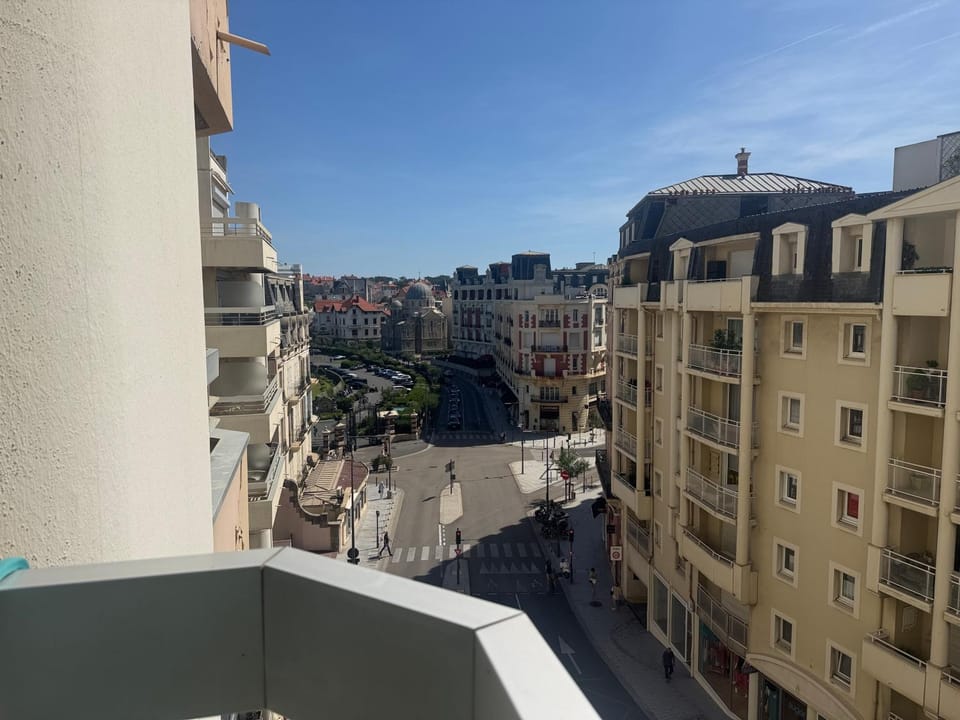Elegant studio, 2-4 people, WiFi, pool, parking Apartment in Biarritz