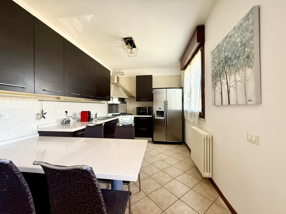 Kitchen or kitchenette, Dining area, stove