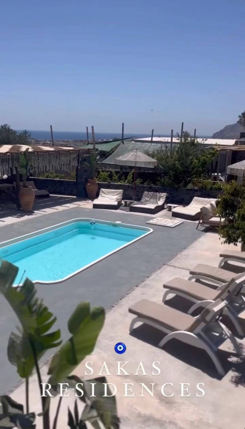 Day, Natural landscape, Pool view, Swimming pool, sunbed