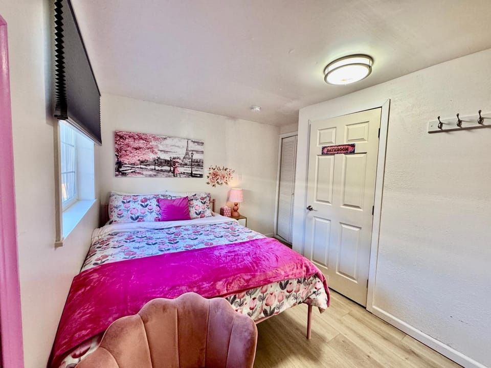 Bed, Photo of the whole room, Bedroom, wardrobe