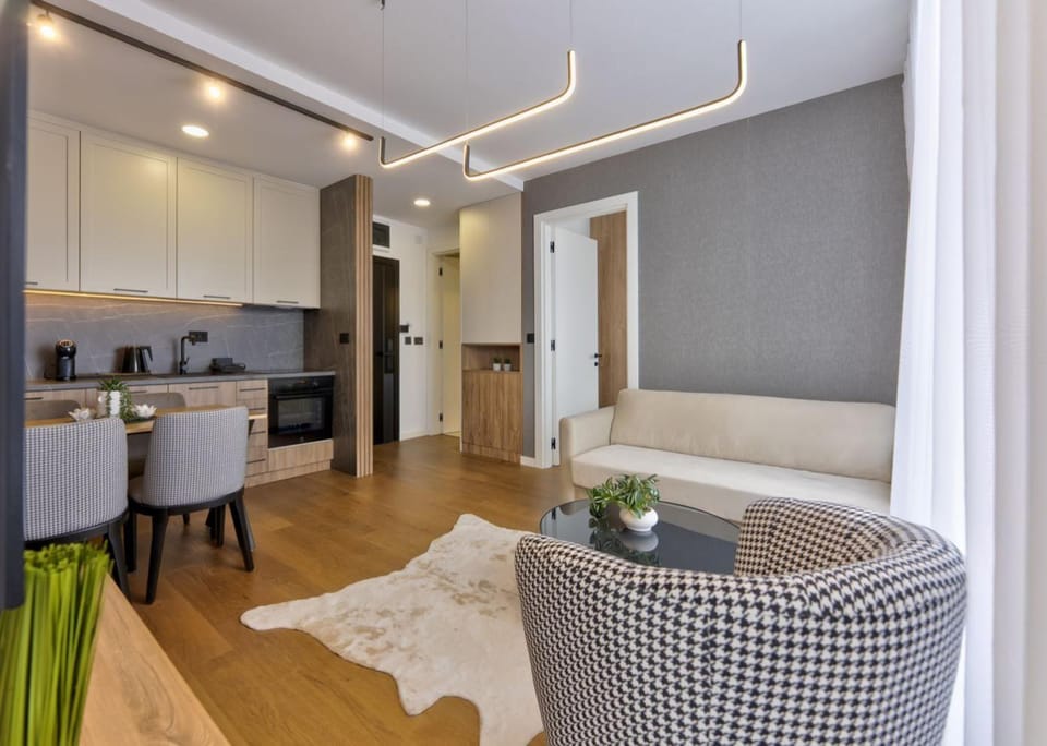 Bed, Kitchen or kitchenette, Living room, Seating area, Dining area