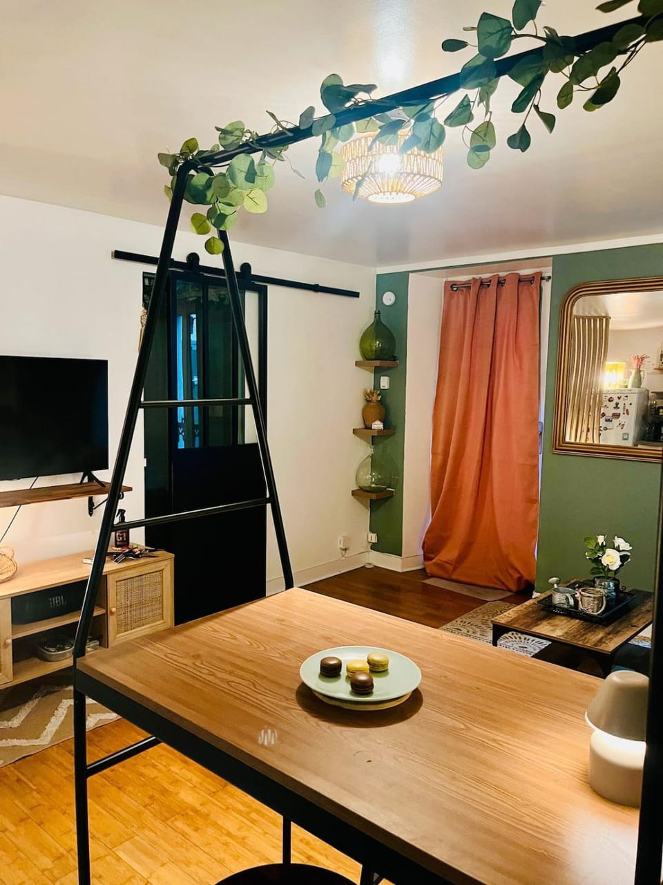 TV and multimedia, Dining area