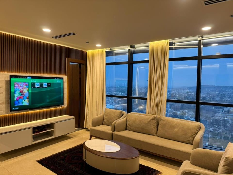 Downtown Signature Suites-Skyline - Margalla Views- Mall of Islamabad Blue Area F-7 Apartment in Islamabad