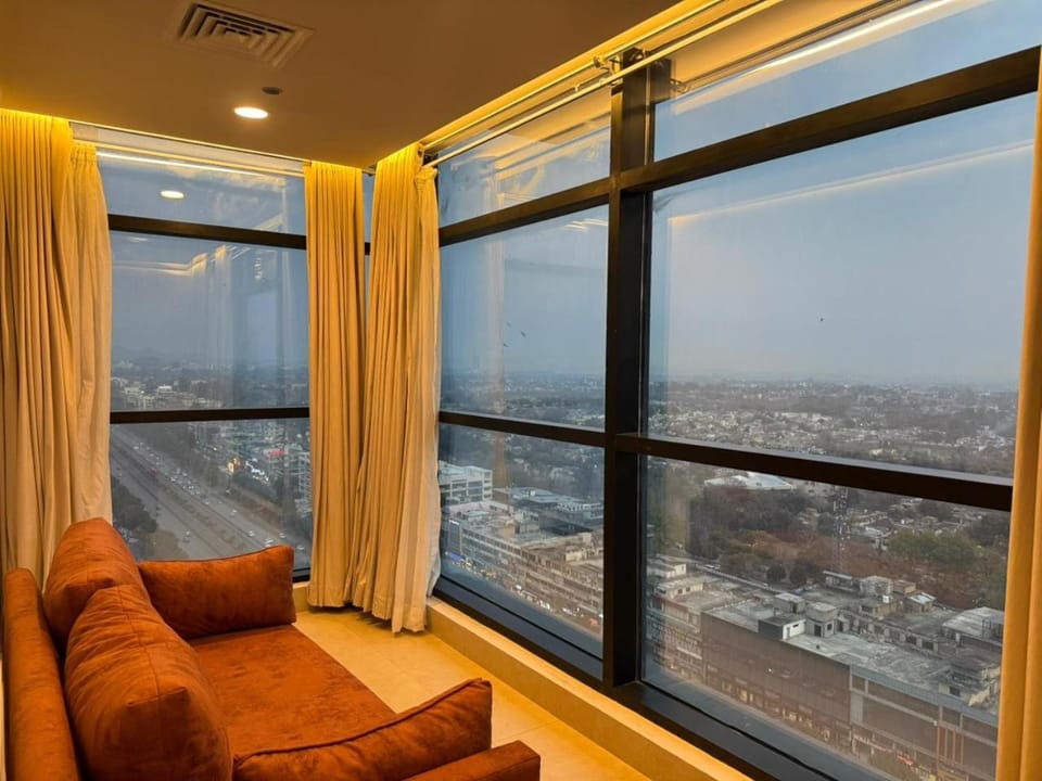 Downtown Signature Suites-Skyline - Margalla Views- Mall of Islamabad Blue Area F-7 Apartment in Islamabad
