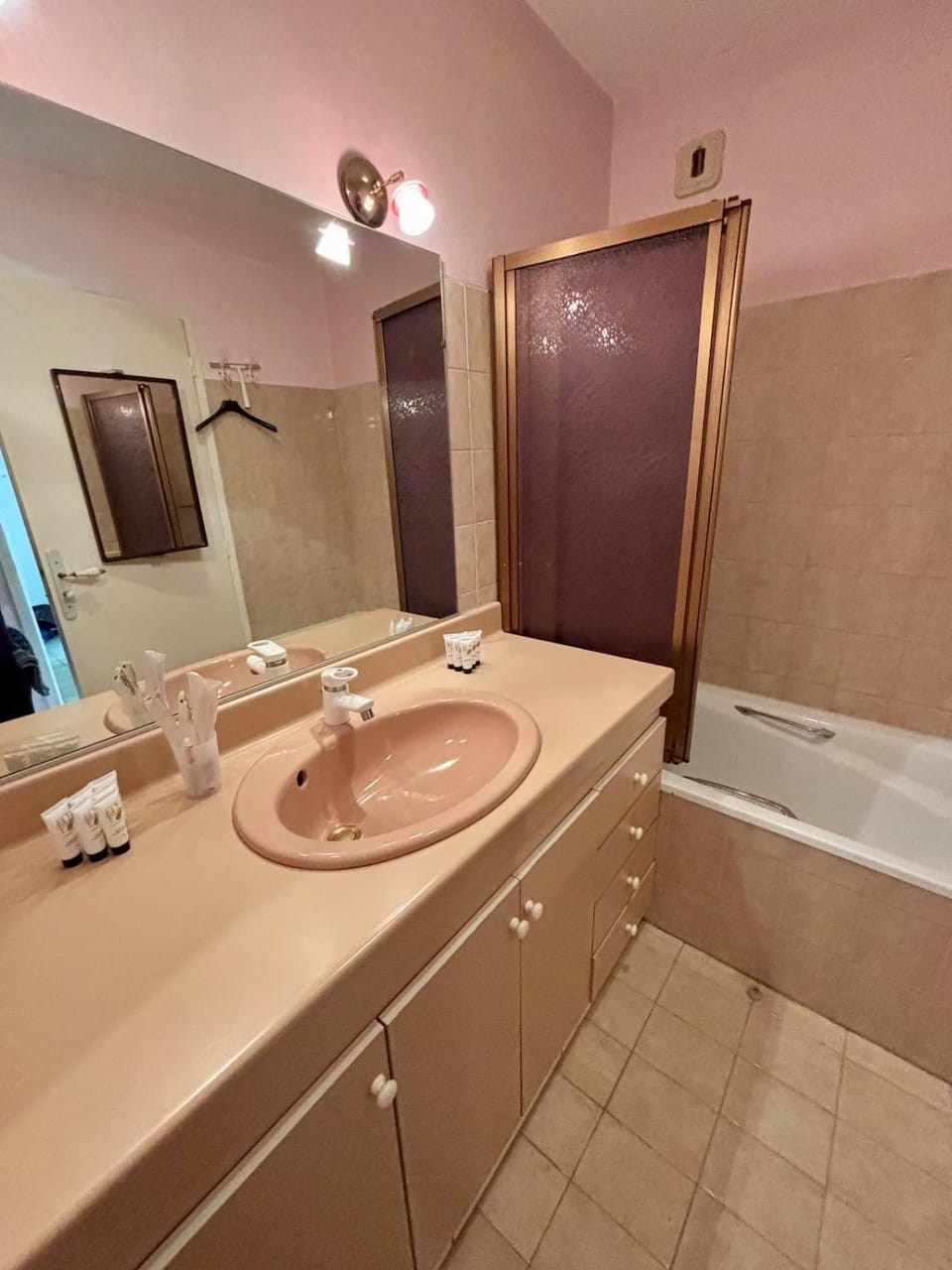 2 chambres, garage voiture, résidence calme Apartment in Villeurbanne