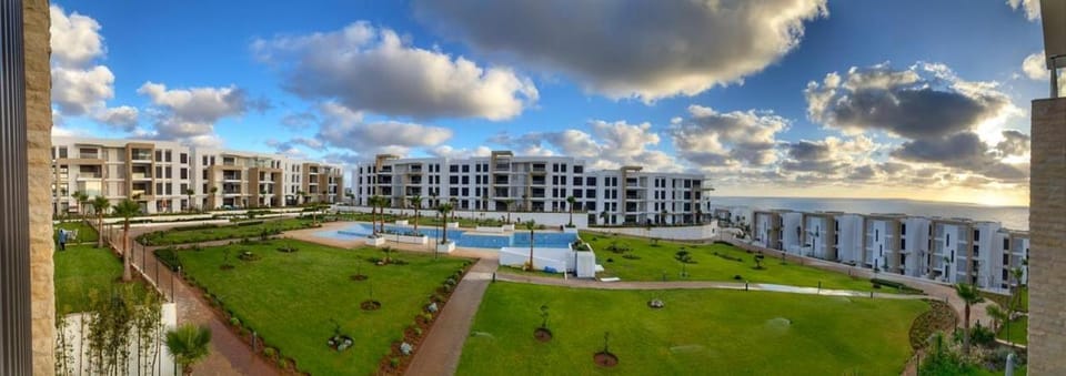 Pool view, Sea view