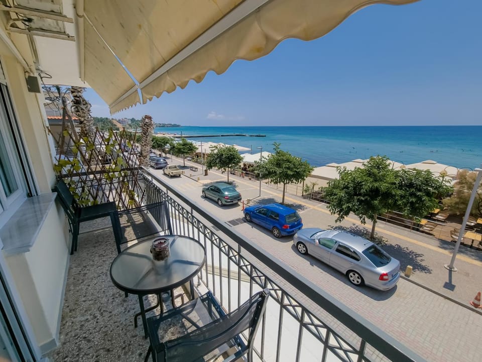 Property building, Day, Natural landscape, View (from property/room), Balcony/Terrace, Beach, Sea view, Location, Parking