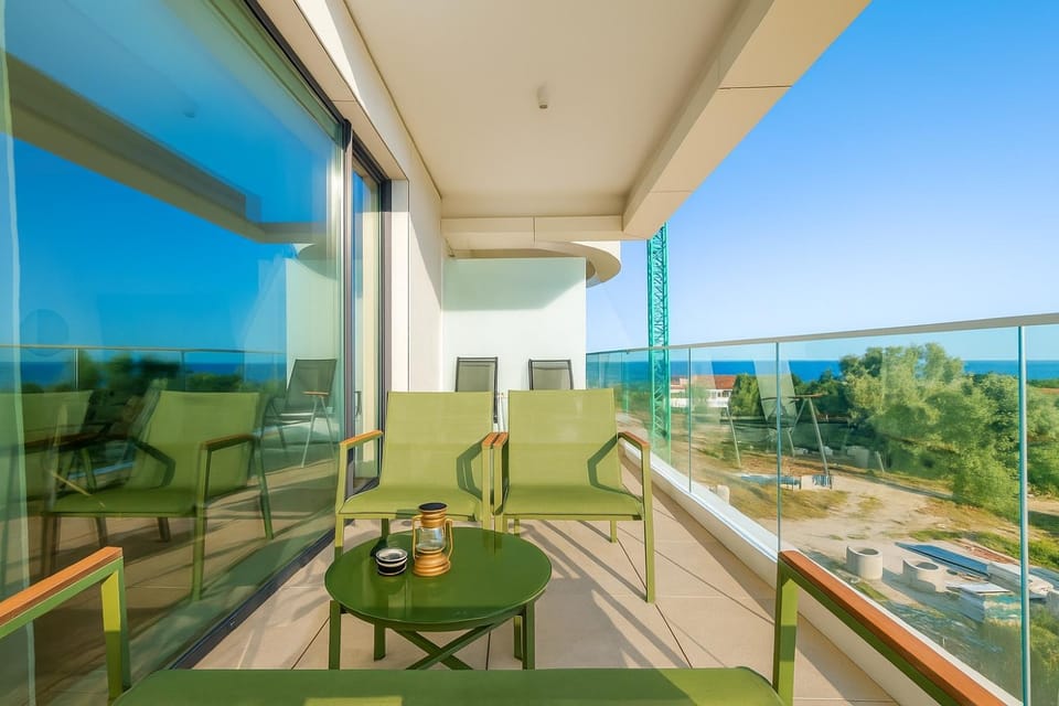 Natural landscape, Balcony/Terrace, Seating area, Dining area, Sea view