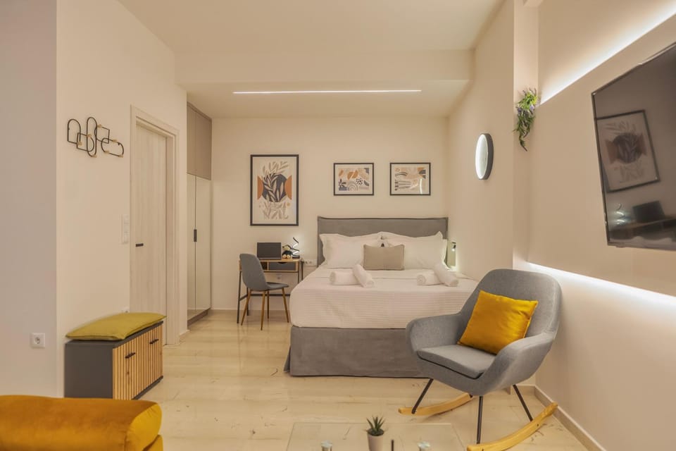 Bed, TV and multimedia, Decorative detail, Seating area, flat iron, hair dryier, internet, internet, storage, towels, wardrobe