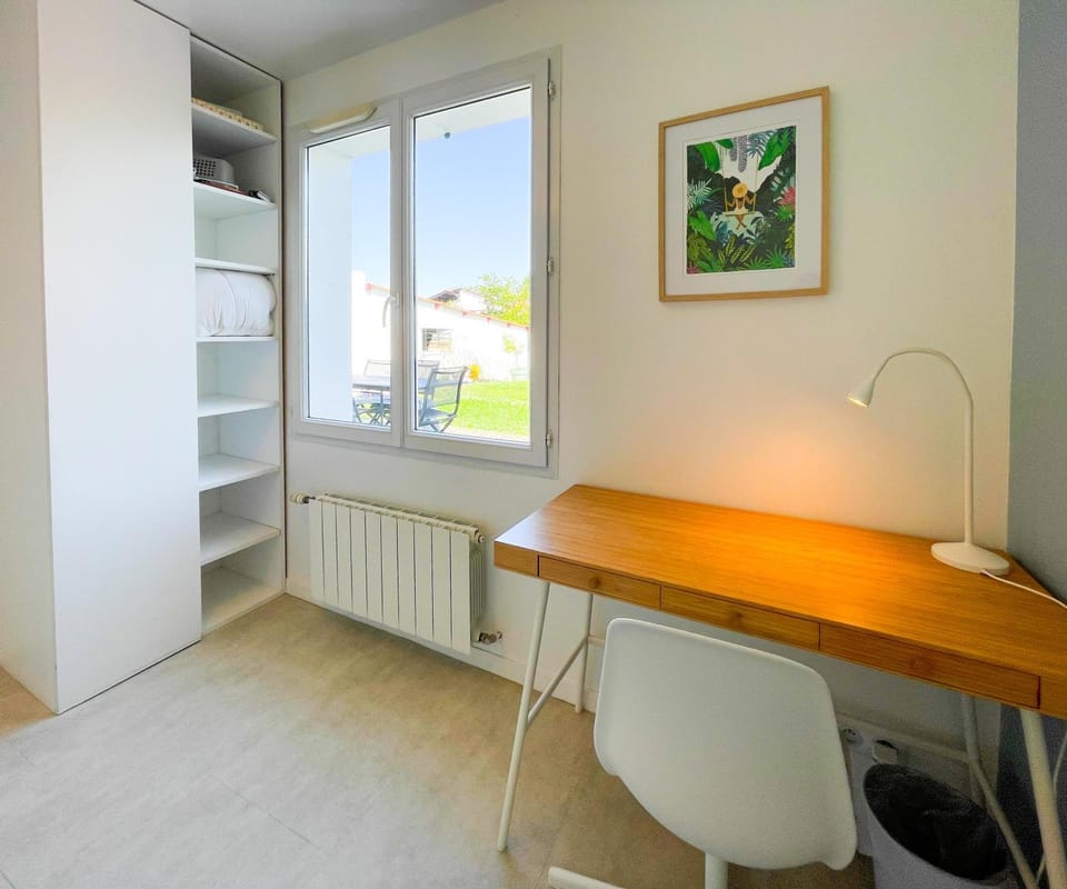 Bedroom, Garden view