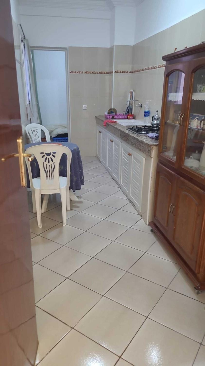 Kitchen or kitchenette, Dining area, minibar, stove
