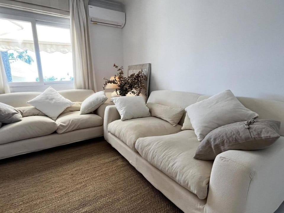 Living room, air conditioner