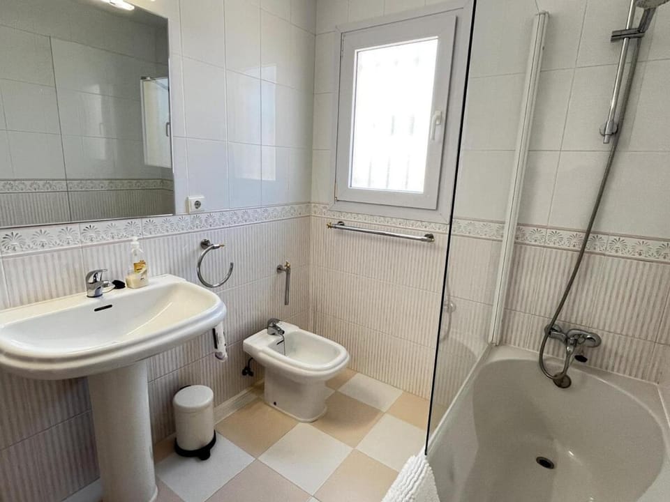 Bath, bidet