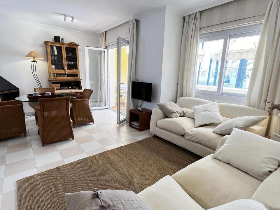Communal lounge/ TV room, Living room