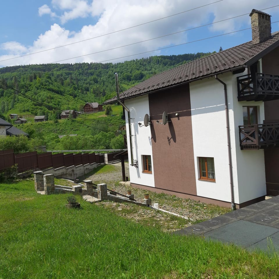 Guest House Stari Druzy Bed and Breakfast in Lviv Oblast