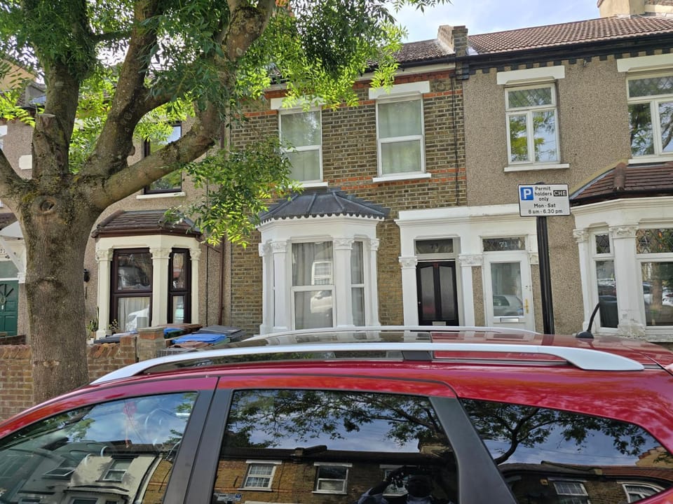 House Sleeps 8 - Garden - Short Walk to Station House in London