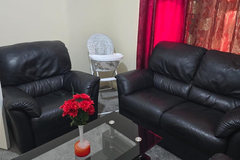 House Sleeps 8 - Garden - Short Walk to Station House in London