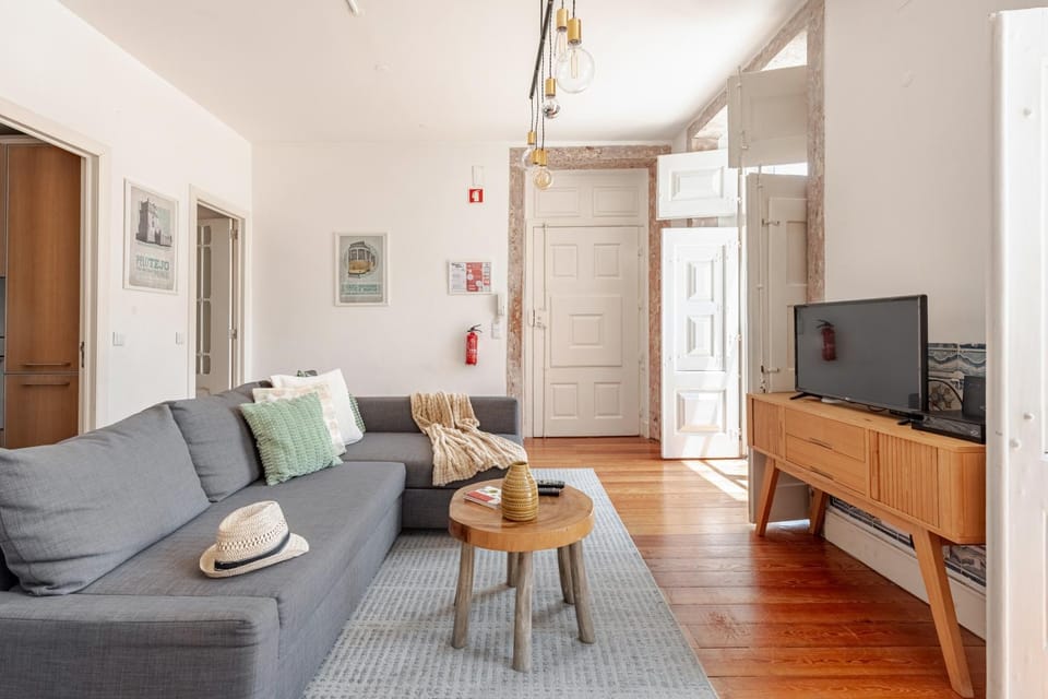TV and multimedia, Living room, Seating area, Evening entertainment