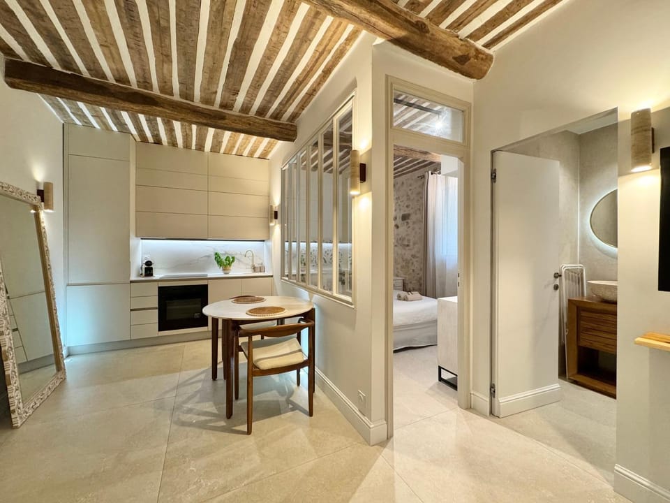 Luxe et Charme sur les Remparts du Vieil Antibes Apartment in Antibes