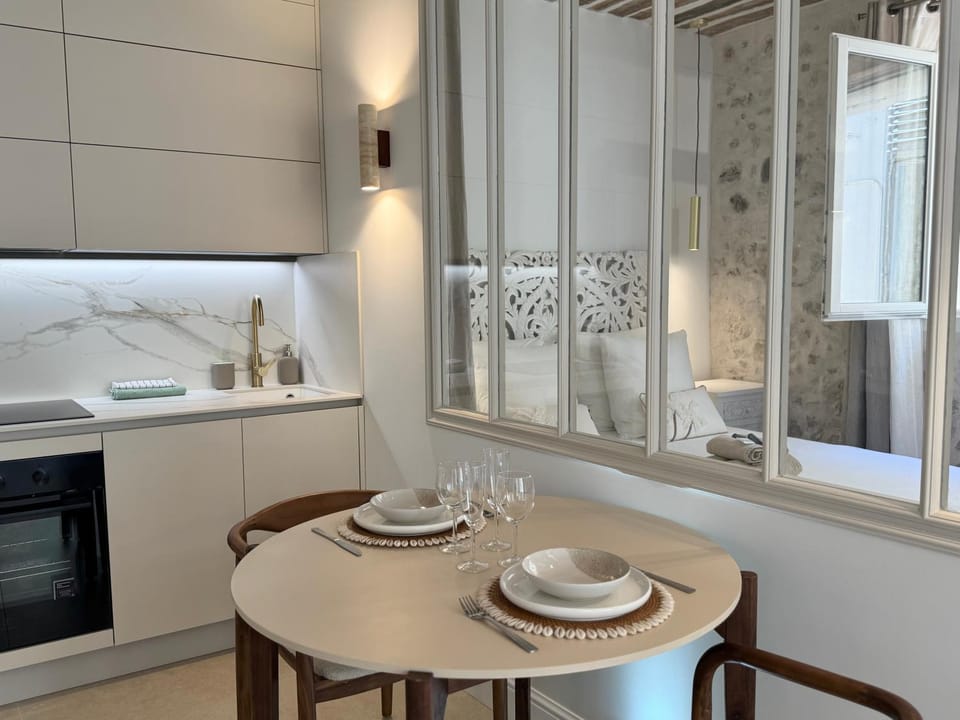 Luxe et Charme sur les Remparts du Vieil Antibes Apartment in Antibes