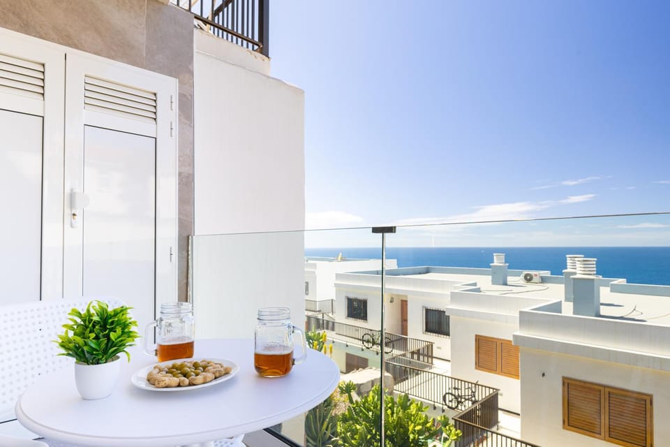 View (from property/room), Balcony/Terrace, Dining area, Sea view