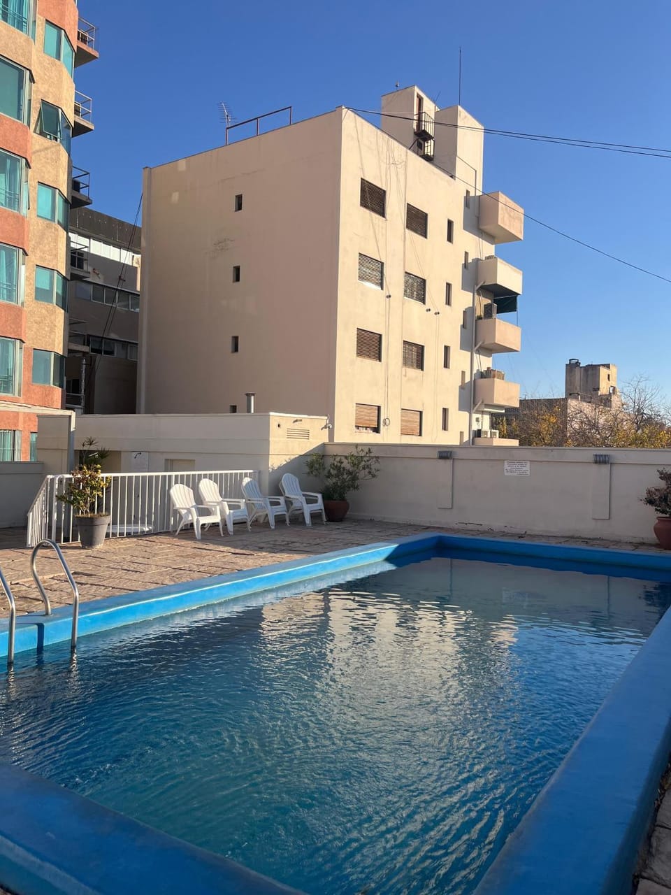 Inmejorable departamento en Ciudad de Mendoza, con piscina Apartment in Mendoza