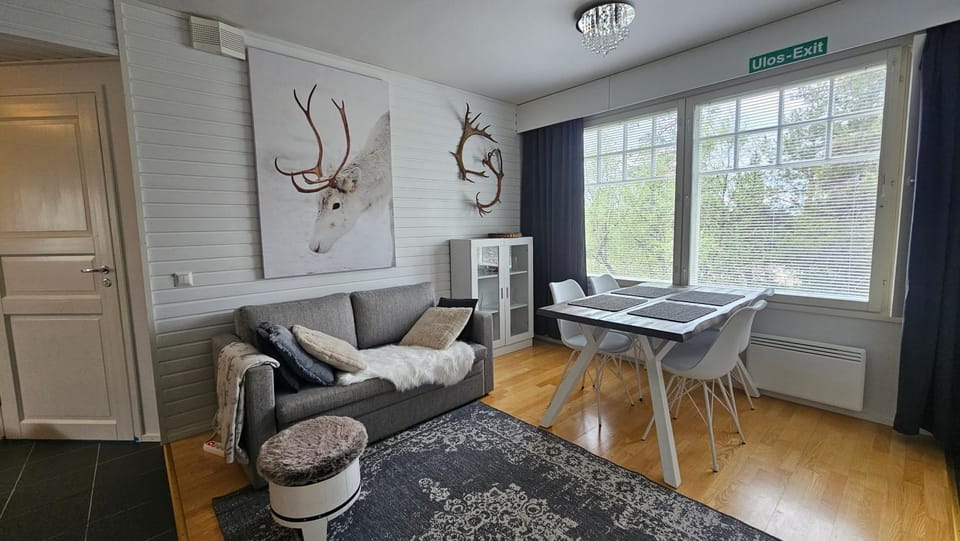 Kitchen or kitchenette, Living room, Seating area, Dining area