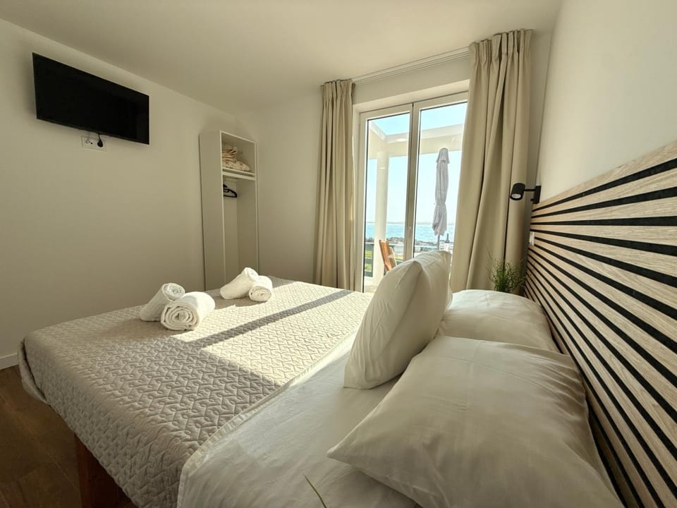 Pura Vida Baleal Bed and Breakfast in Peniche