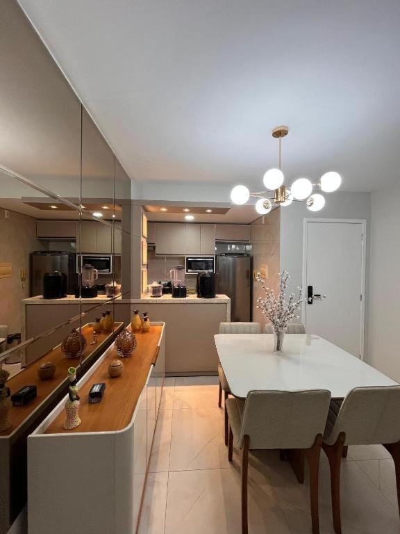 Kitchen or kitchenette, Dining area