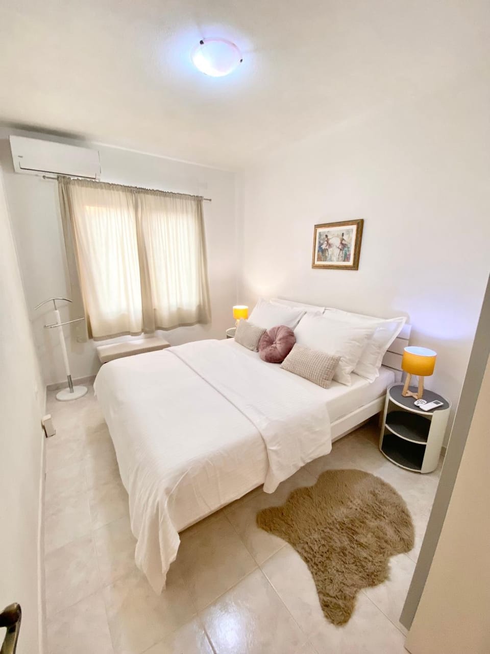 Bed, Bedroom, air conditioner
