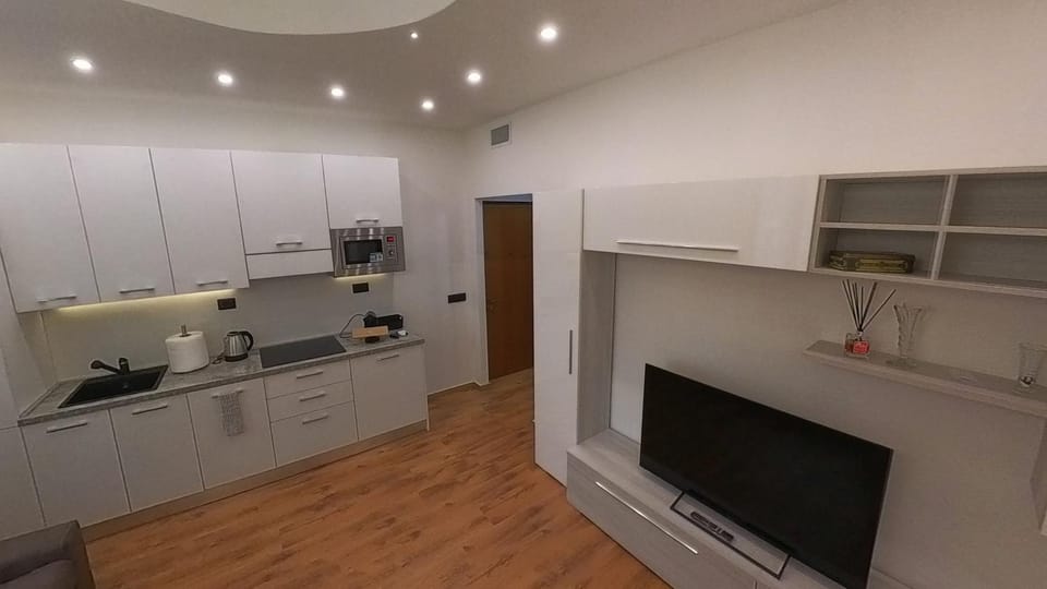 TV and multimedia, Coffee/tea facilities, Kitchen or kitchenette, stove