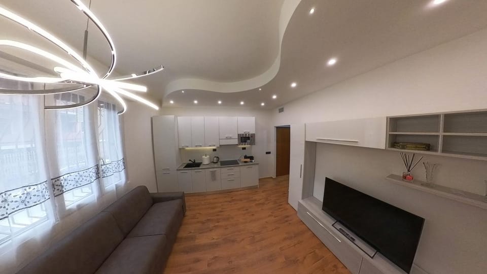 TV and multimedia, Kitchen or kitchenette, Living room, Seating area