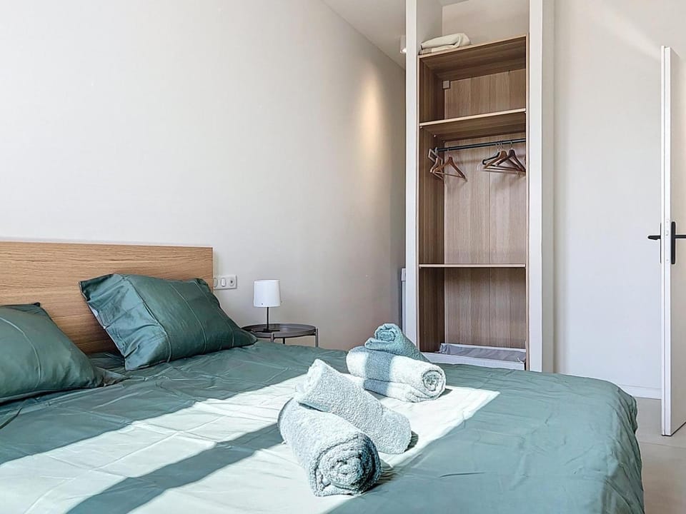 Bed, Photo of the whole room, Bedroom, towels, wardrobe