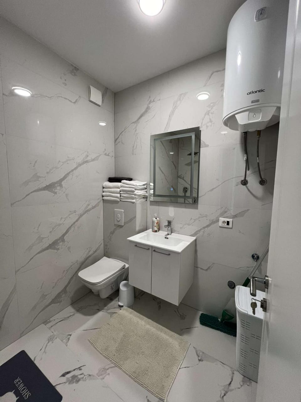 Toilet, bidet, towels