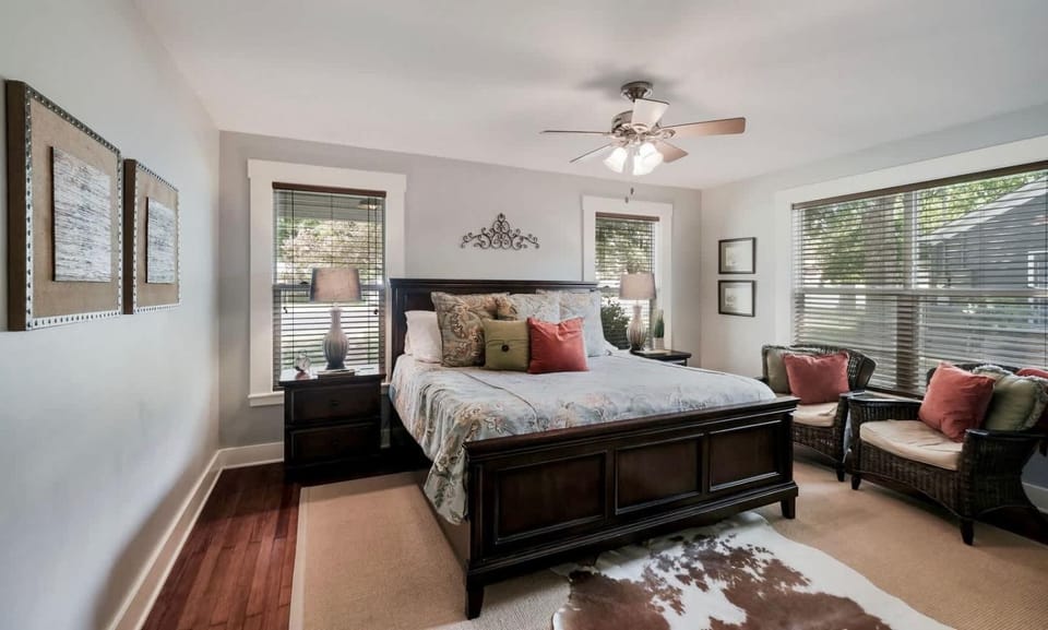 Forrester Bungalow - Close to Main Outdoor oasis House in Fredericksburg