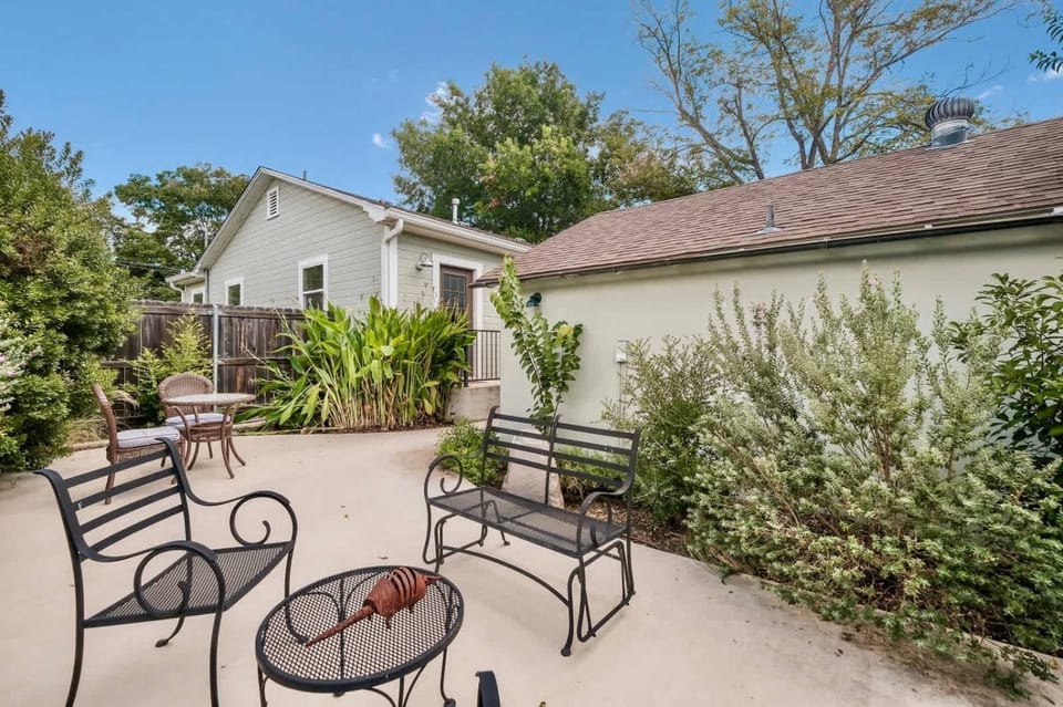 Forrester Bungalow - Close to Main Outdoor oasis House in Fredericksburg