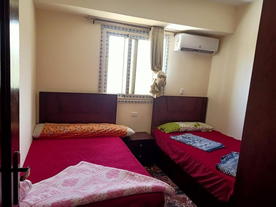 شاليه تانى بلكونه ثلاث غرف مكيفه فيو بحر Apartment in Egypt