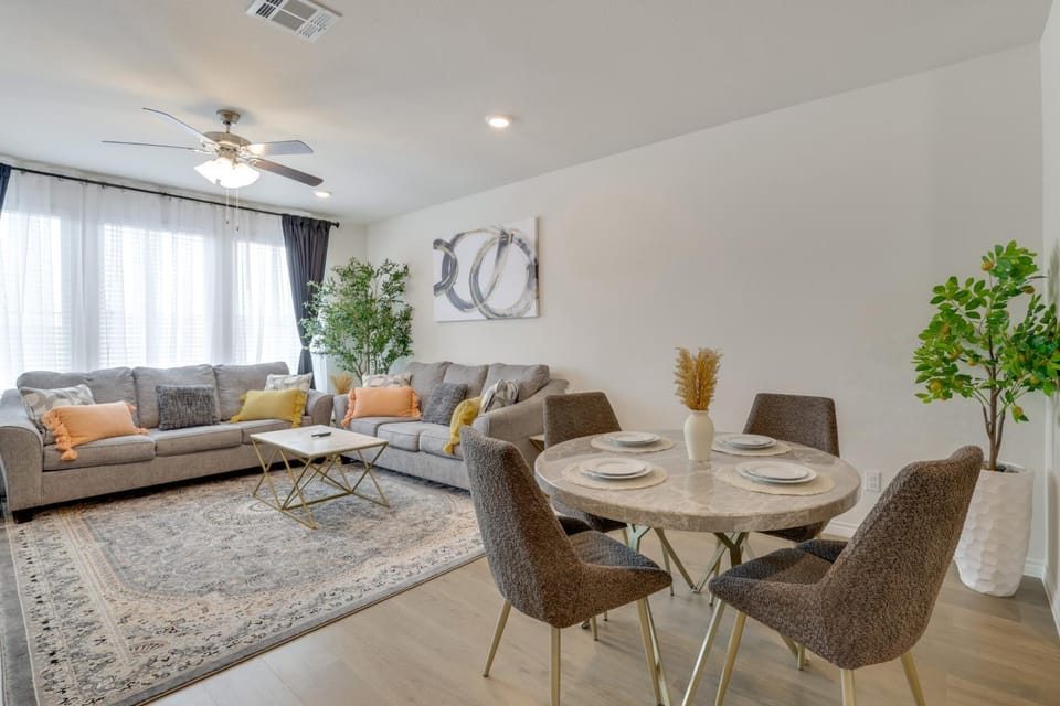 12 Mi to Dtwn McKinney: Modern Gem w/ Patio & Yard House in Anna