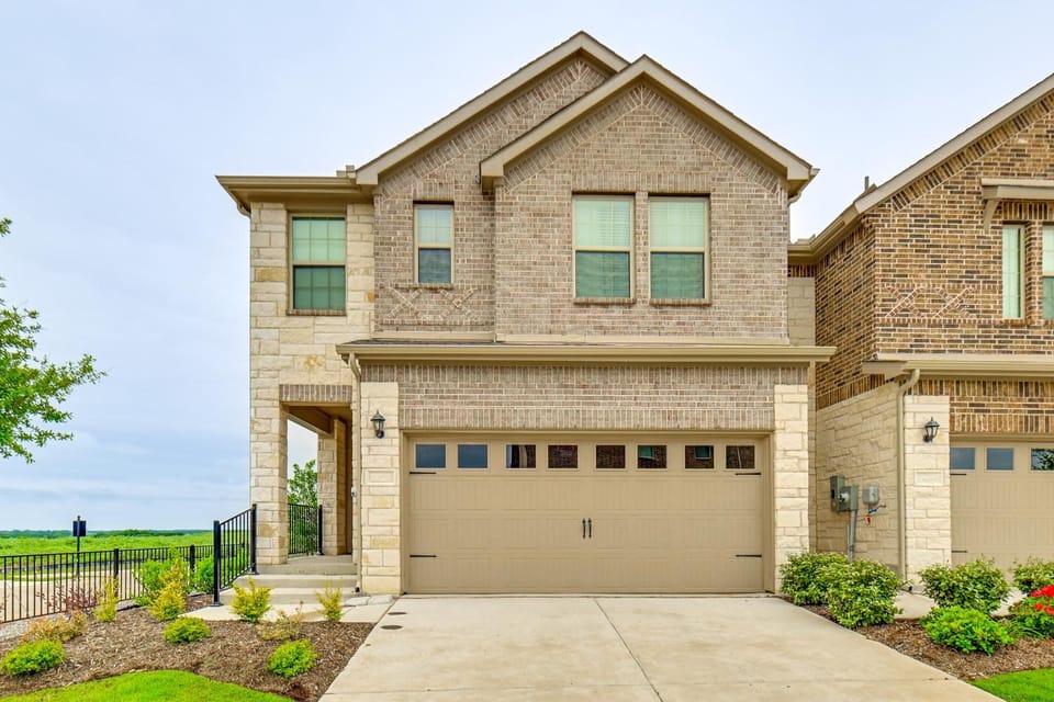 12 Mi to Dtwn McKinney: Modern Gem w/ Patio & Yard House in Anna