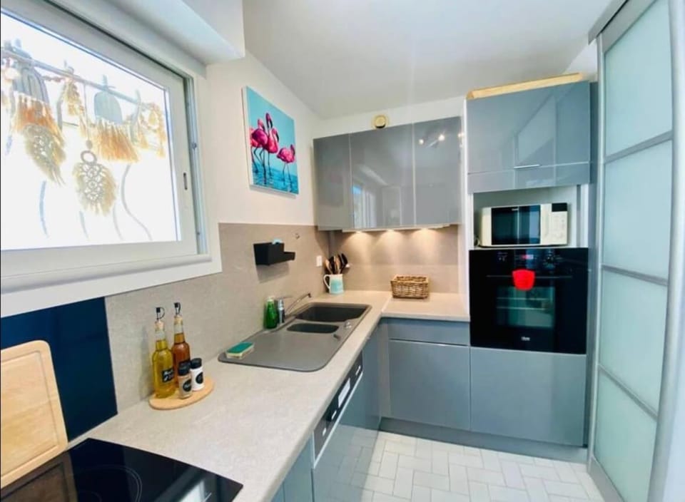 Kitchen or kitchenette, dishwasher, oven, stove