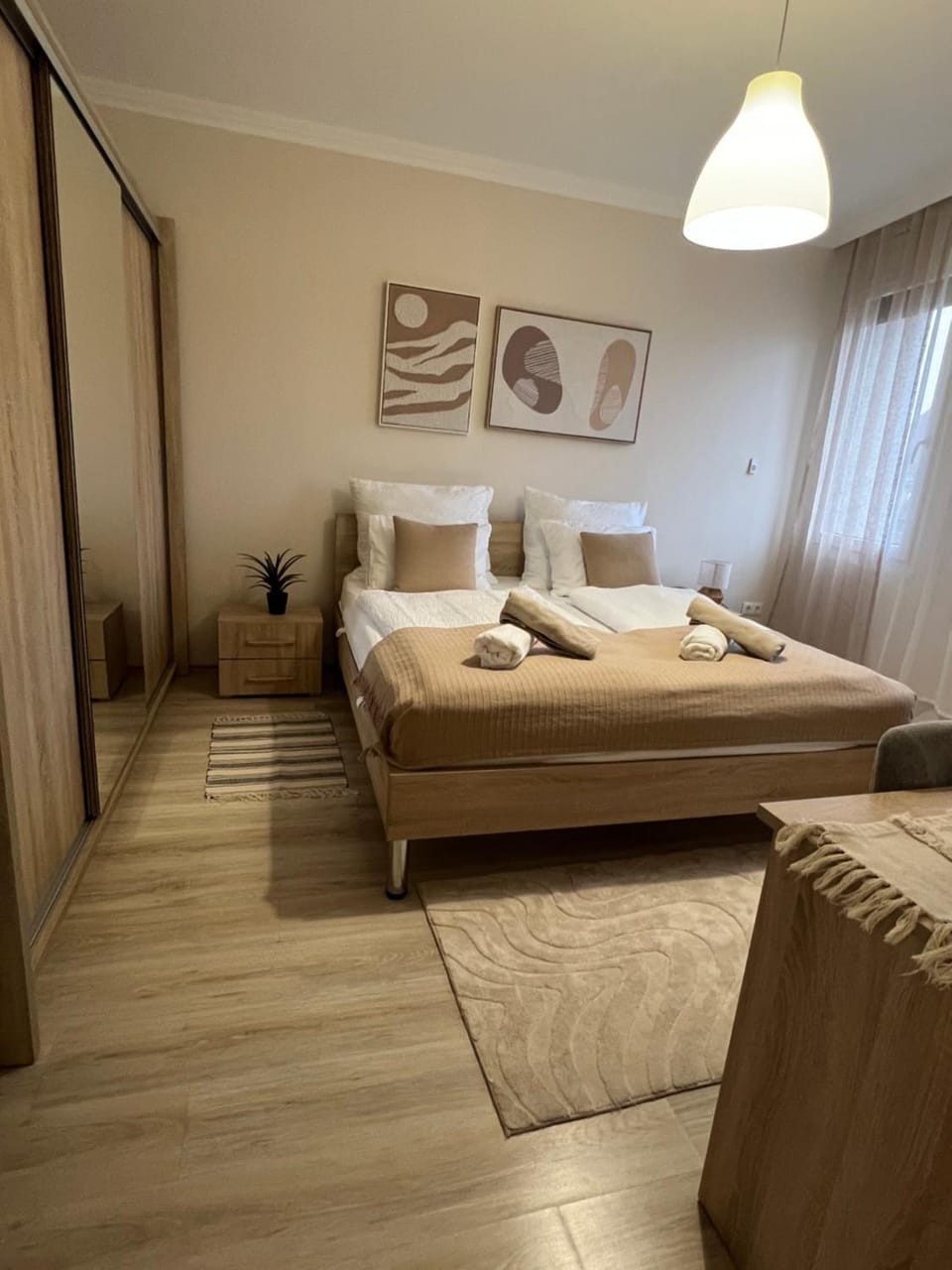 Paris Yard Apartman with private parking, near FORUM Shopping Mall Apartment in Hungary