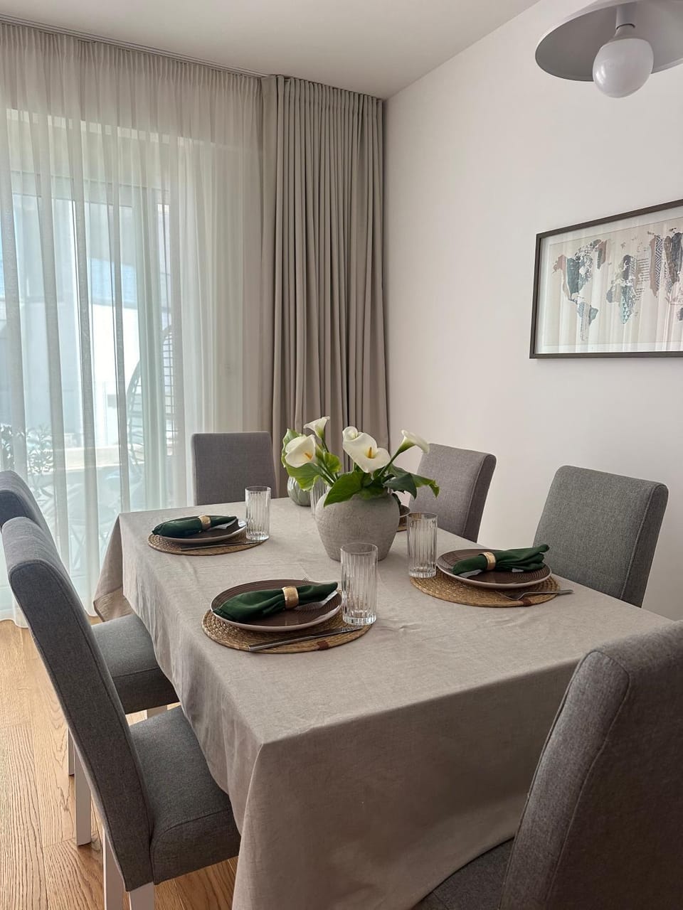 Seating area, Dining area