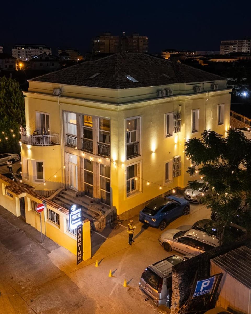 Property building, Night, Neighbourhood, Bird's eye view, City view, Street view, Location, Parking