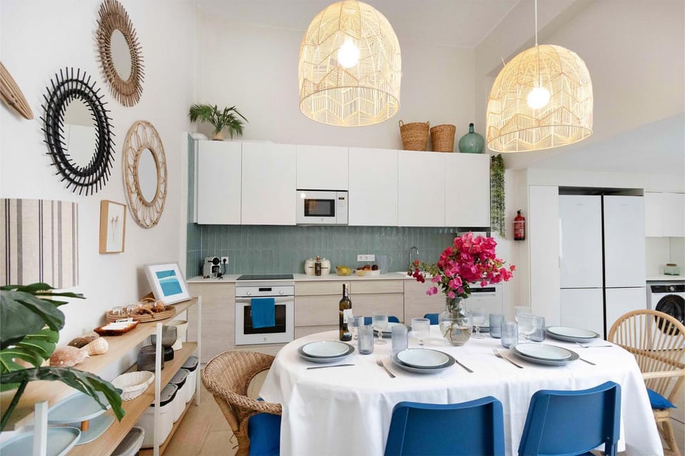 EcoCasa 12PAX perfecta grupos, reforma lujo, junto parada Burjassot metrovalencia, cerca centro Valencia y playa, lavadora, secadora equipamiento total Apartment in Valencia