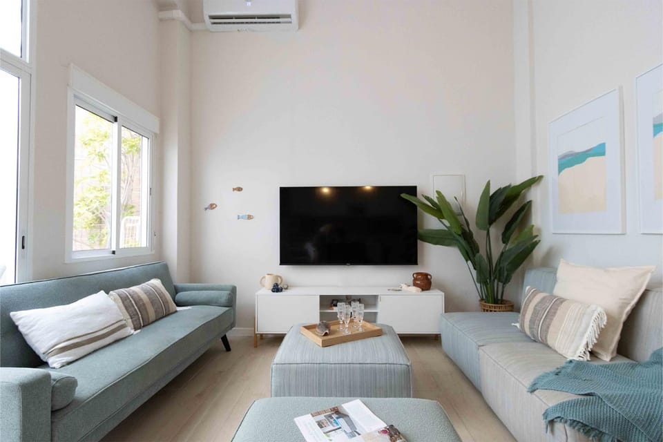 EcoCasa 12PAX perfecta grupos, reforma lujo, junto parada Burjassot metrovalencia, cerca centro Valencia y playa, lavadora, secadora equipamiento total Apartment in Valencia
